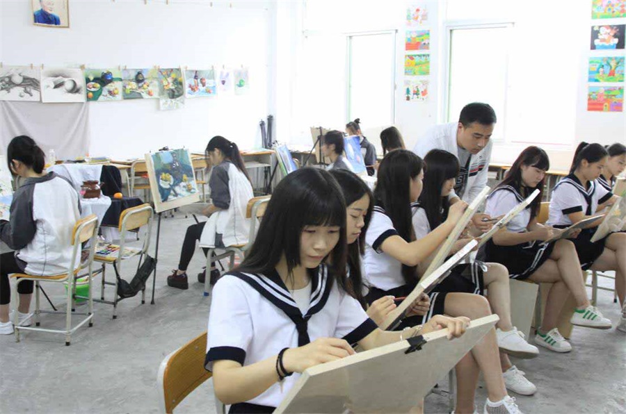 10.绘画实训室.jpg